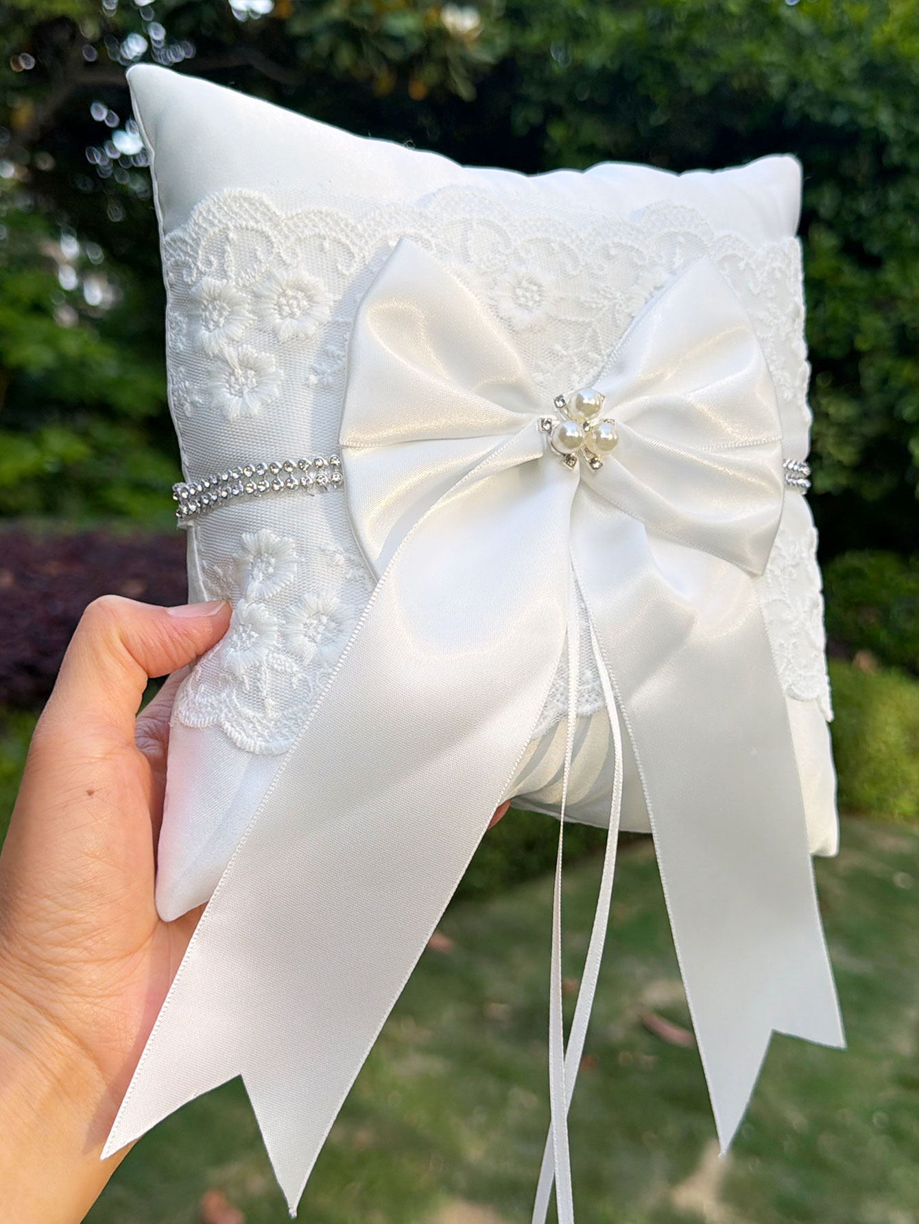 Biała koronkowa poduszka na ob – Ring Bearer Pillow recenzja i cena